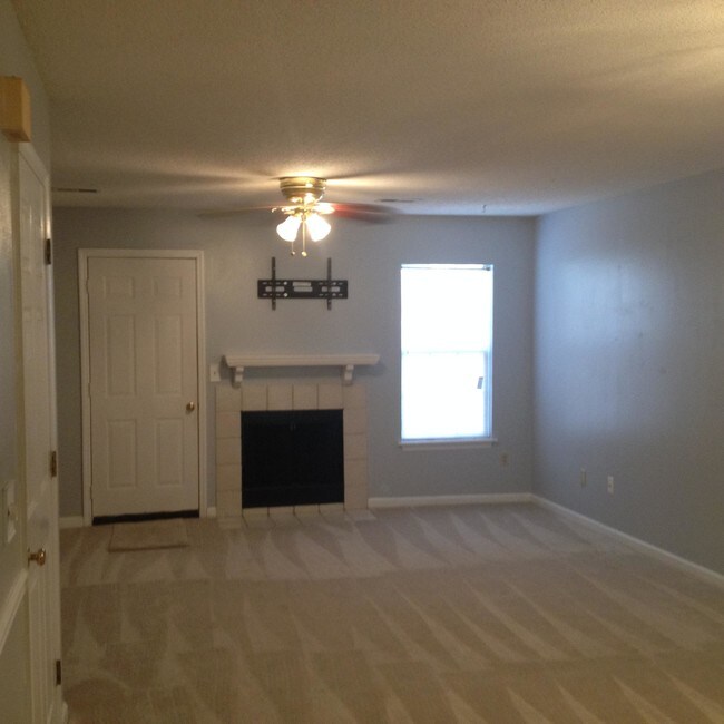 Building Photo - 803 Reserve Way