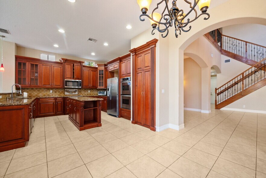 Kitchen w/Island - 12225 NW 71st St