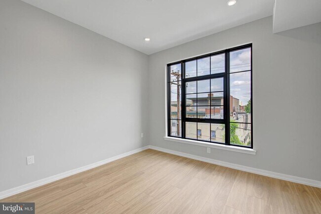Building Photo - 1205 S 15th St