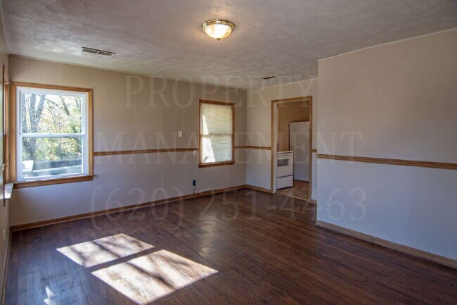 Building Photo - 2-Bed 1- Bath