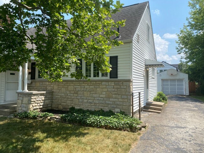 Building Photo - 3 Bedroom 1.5 Bathroom Single Family Home in Upper Arlington. OH