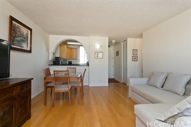 Building Photo - 2121 Ala Wai Blvd