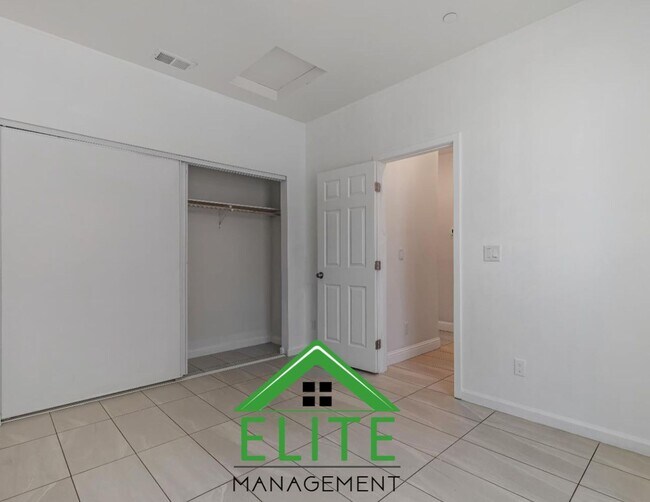 Building Photo - Charming 3-Bedroom, 2-Bath Home in Prime S...