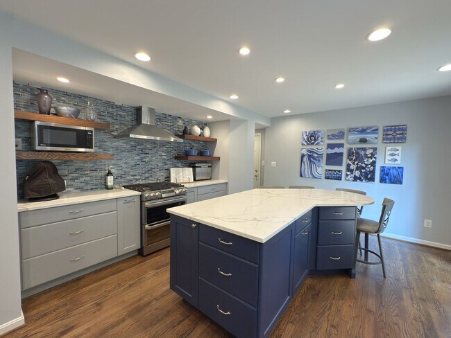 Building Photo - Spacious 3-Bedroom, 3.5 Bath Garage Home I...