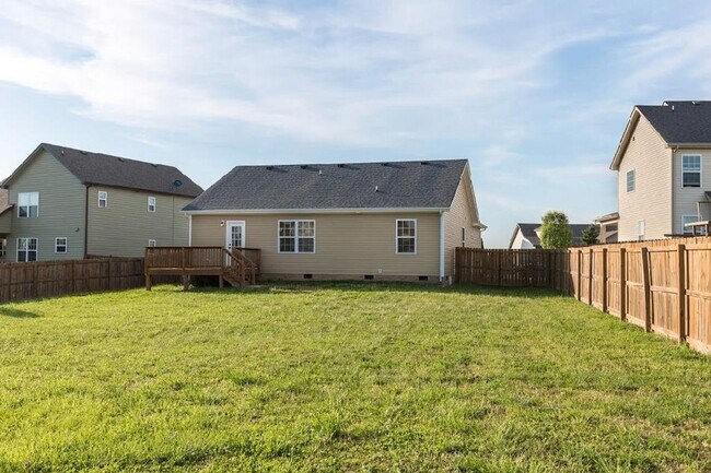 Building Photo - 3 Bedroom Dog Friendly Home For Rent!