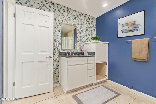 Building Photo - 5730 N Scottsdale Rd