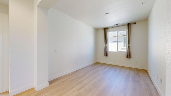 Building Photo - 1605 Rose Clover St