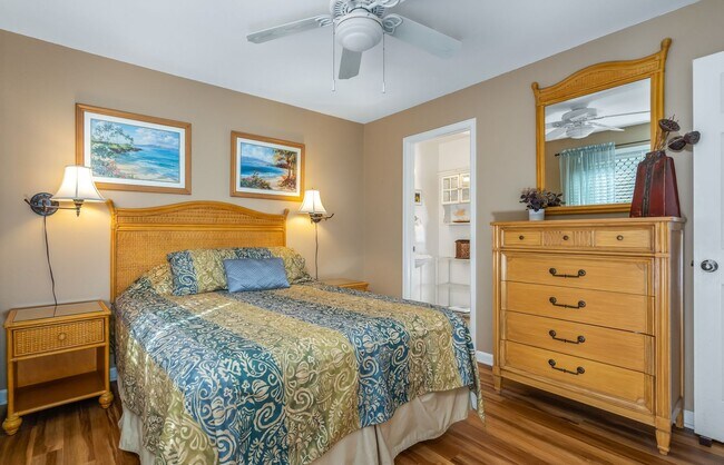 Building Photo - Fully Furnished 2 Bed/1.5 Bath, Maui Gardens Condo with Resort Amenities and Steps to the Beach!