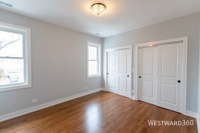 Building Photo - 3461 N Oconto Ave