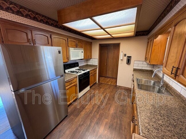 Building Photo - 1413 W Cambridge Ave