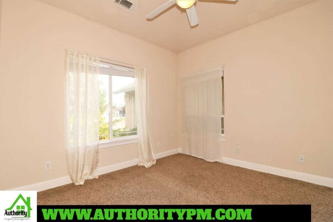Building Photo - 997 Rollingview Dr