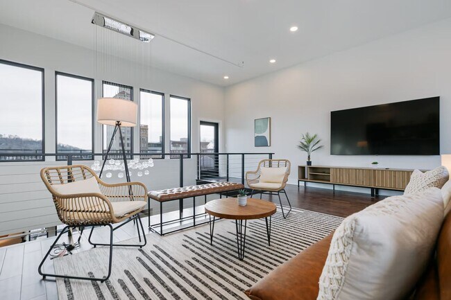 Building Photo - Penthouse in Downtown Asheville 3BD/3.5BA ...
