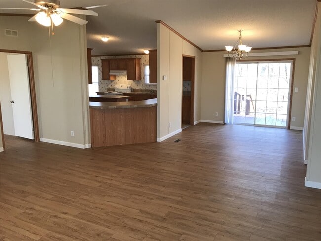 Building Photo - 121 Heien Ct