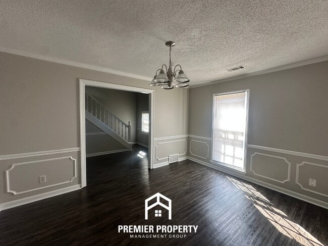 Building Photo - Grand 4BR/2.5BA Executive Home in Cordova | 2,700 Sq Ft, Bay Window & Spa Suite