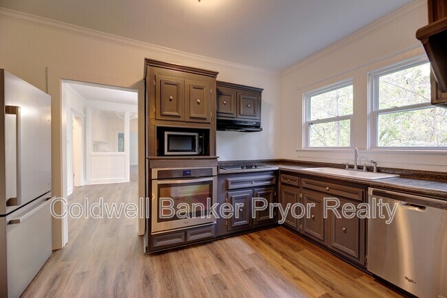 Building Photo - 65 Nason St