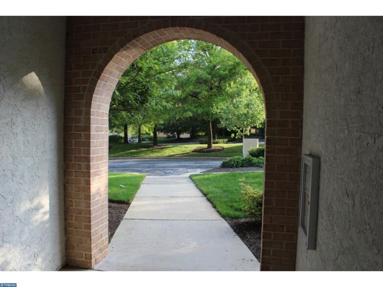 Building Photo - 1221 Eagles Ridge Dr