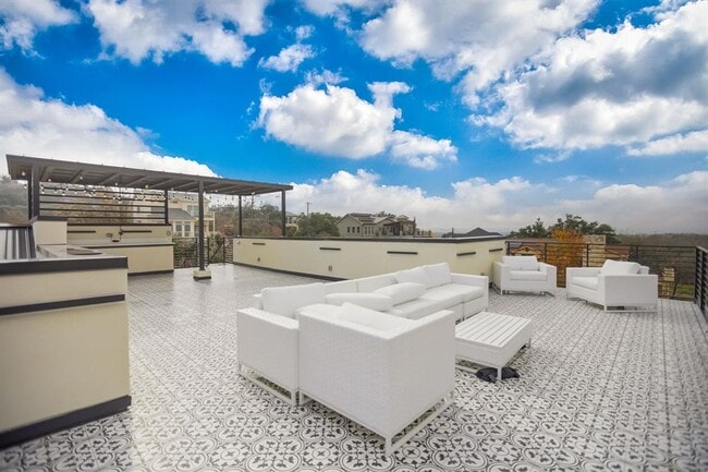 Building Photo - 12885 Park Dr