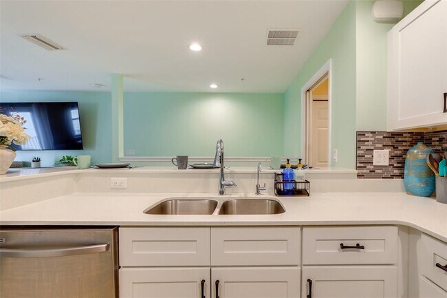 Building Photo - 2441 6th Ave Dr E