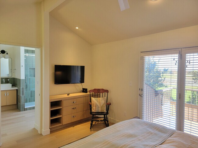 Building Photo - 6901 Robin Ct