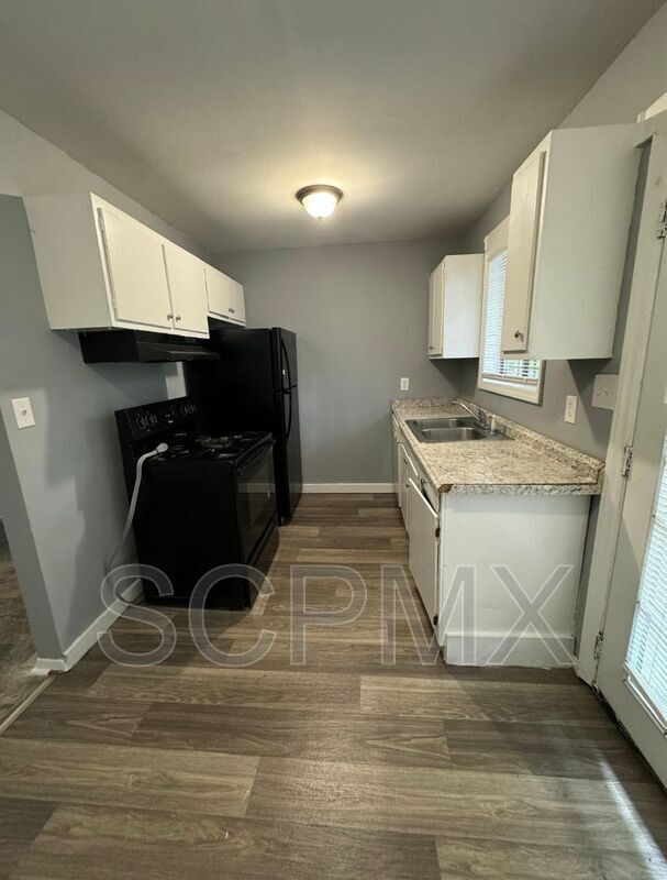 Building Photo - 532 Camrose Dr