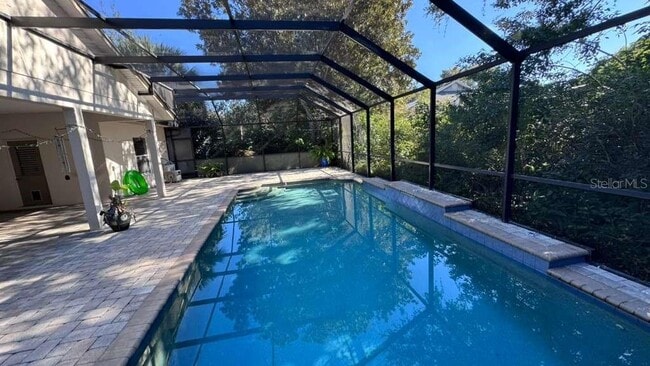 Building Photo - 10324 Pointview Ct