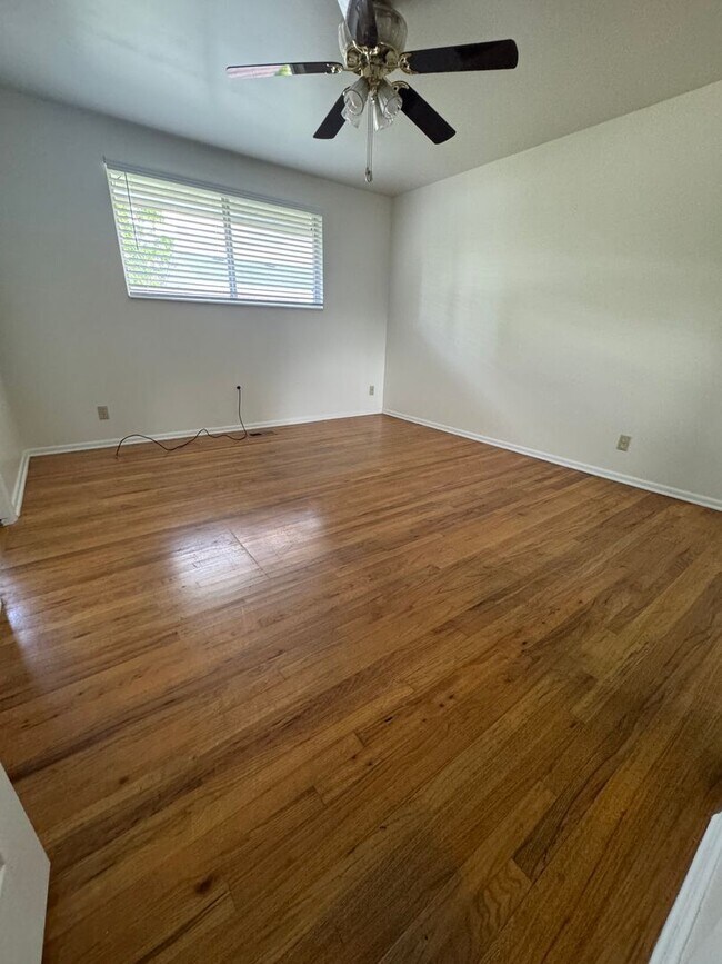 Building Photo - Beautiful home for rent in Murray!