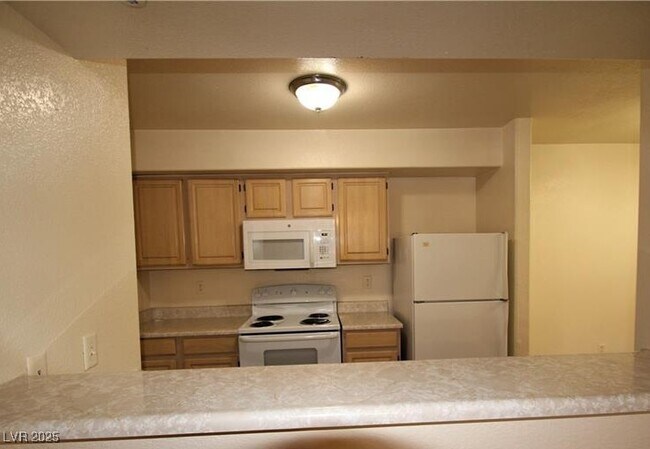 Building Photo - 555 E Silverado Ranch Blvd