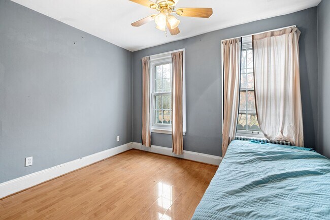 Building Photo - 3229 Almond St