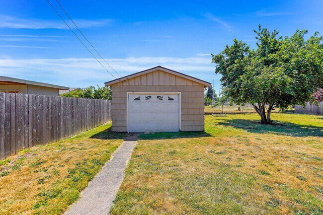 Building Photo - Well kept 3 bed, 1 bath in NE Salem