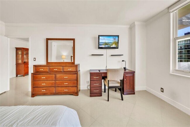 Building Photo - 3725 S Ocean Dr