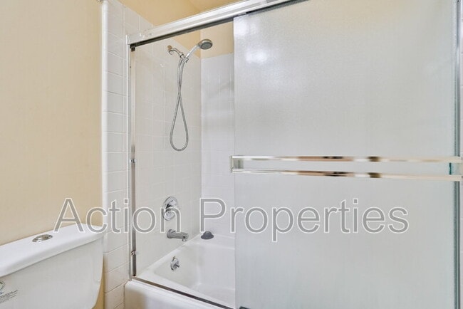 Building Photo - 3322 Shasta Dr