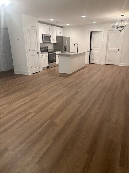 Building Photo - 150 Cherry St