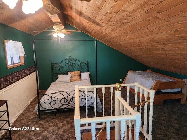 Building Photo - True Skier's Condo! Available for a Seasonal tern rental (3-6 months). Call me today!!