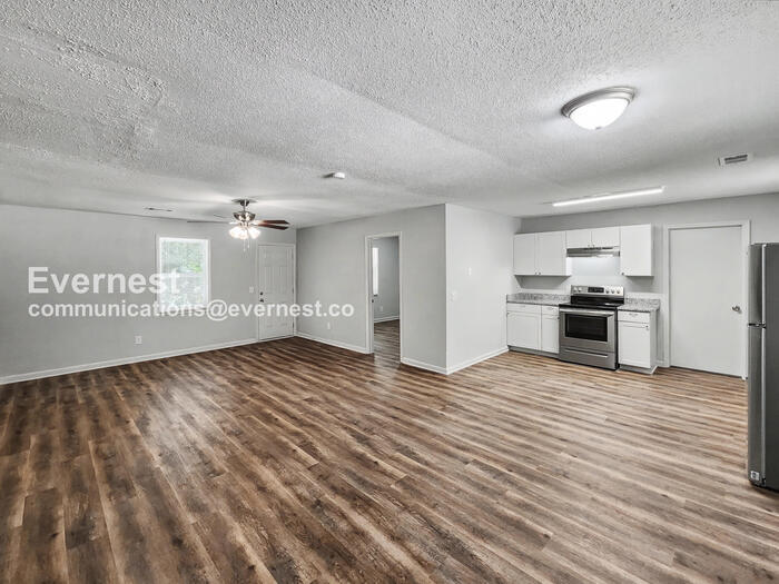 Building Photo - 725 W Creek Cir