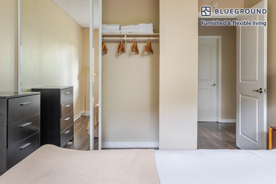 Building Photo - 788 Edgewater Blvd