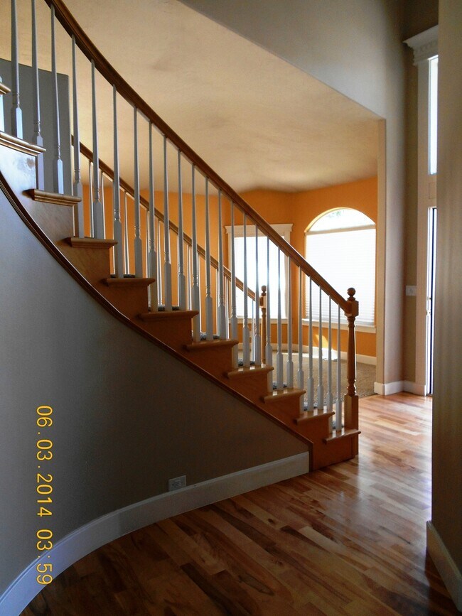 Building Photo - 4 Bedroom Home w/ Office $750 First momth