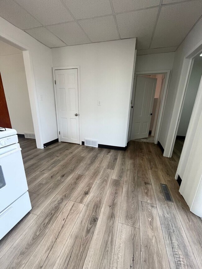 Building Photo - Ranch Style 2 Bed/1 Bath with Fenced in Yard!