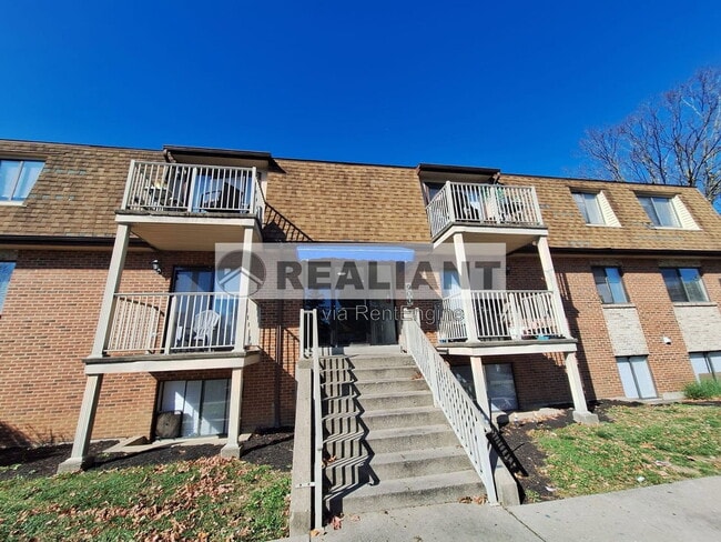 Building Photo - 904 Amhurst Dr