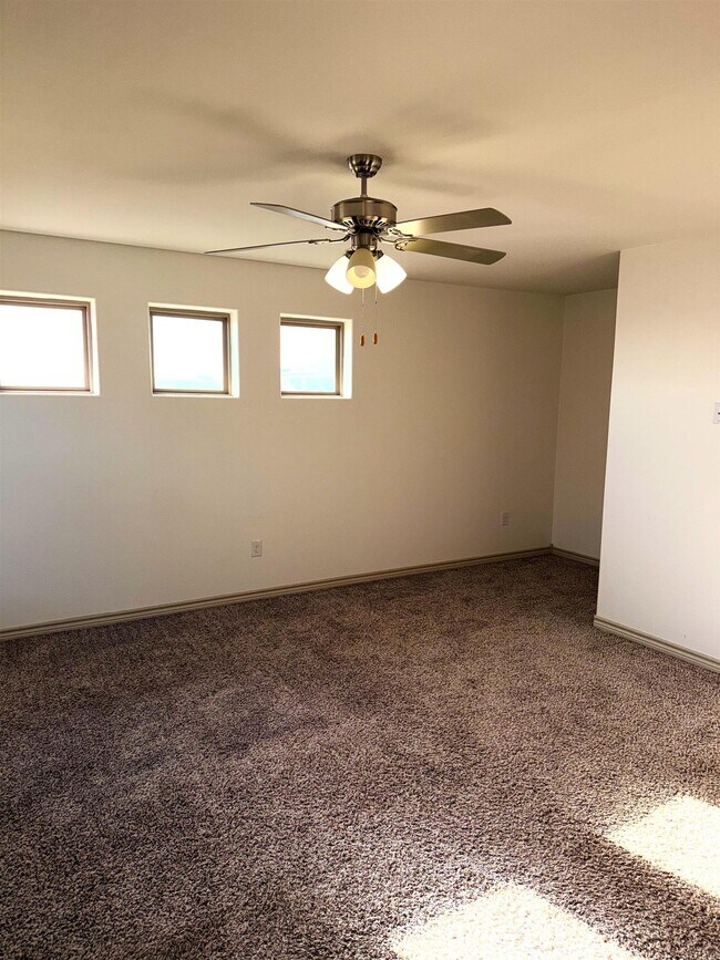 Building Photo - 414 Placido Dr