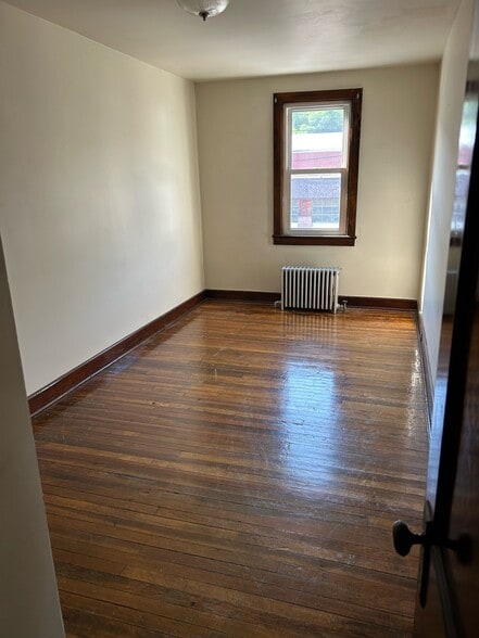 Office - 838 W 4th St