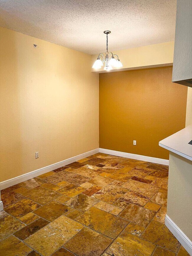 Building Photo - 3021 Alcazar Pl