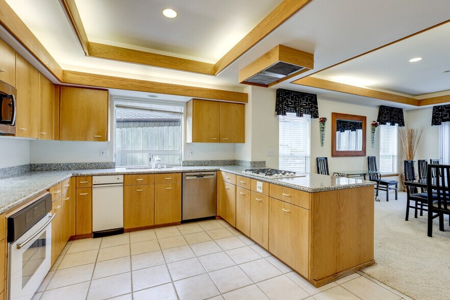 Building Photo - 2760 Trenton Ave