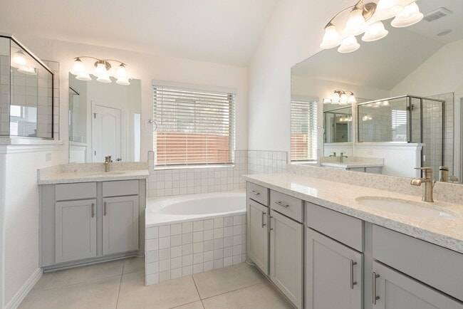 Building Photo - Beautiful 5 bedroom, 3 bathroom home in Buda!!!