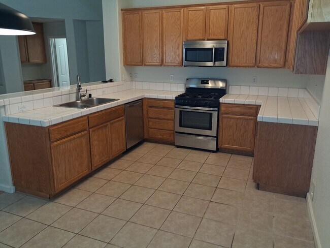 Building Photo - 3 Bedroom 2 Bath in a Gated Community - Available now