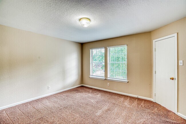 Building Photo - 9410 Stoneridge Canyon Ln