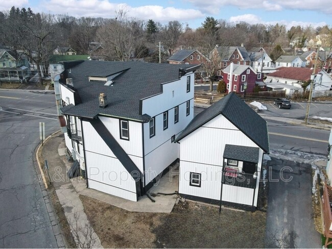 Building Photo - 143 N 9th St