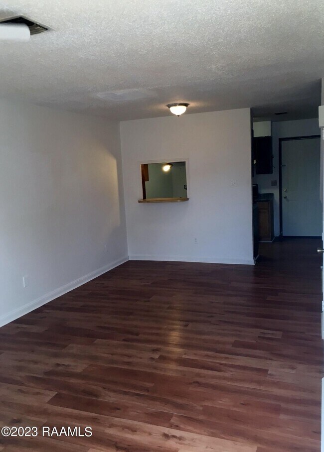 Building Photo - 106 Rue Royale Rue