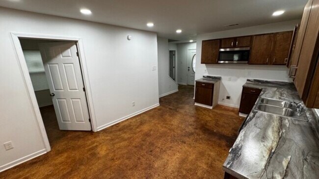 Building Photo - 3021 Chelsea Ave