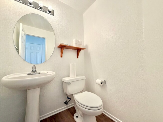 Building Photo - Beautiful 55+ Community 2 Bedroom + Den Home with INCLUDED Solar & Premium Amenities