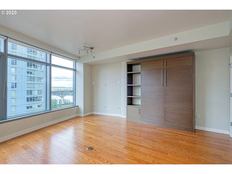Murphy bed - 3601 S River Pkwy
